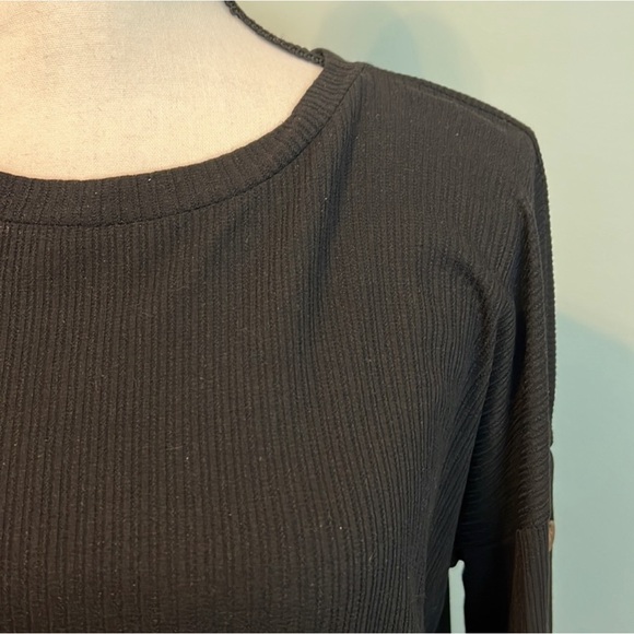 Doe & Rae Blouse - Picture 2 of 5